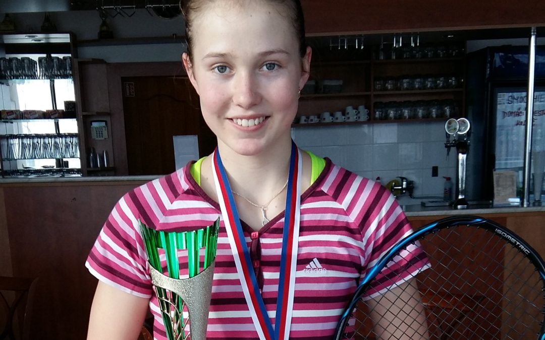 Lenka Munzarová stříbrná na  MČR dorostu ve čtyřhře